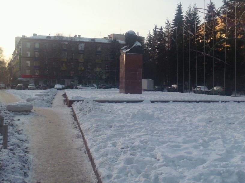 Administr_Pam_Leninu.JPG