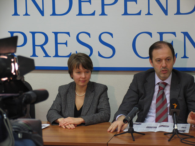 PressConf-Chirik-Mitvol.jpg