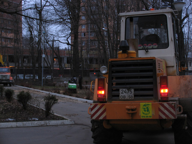 Virubka_park_Tolstogo_Mashina1.jpg